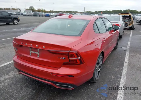 2019 Volvo S60 T6 R-Design z USA, uszkodzony, nr VIN 7JRA22TM4KG004573